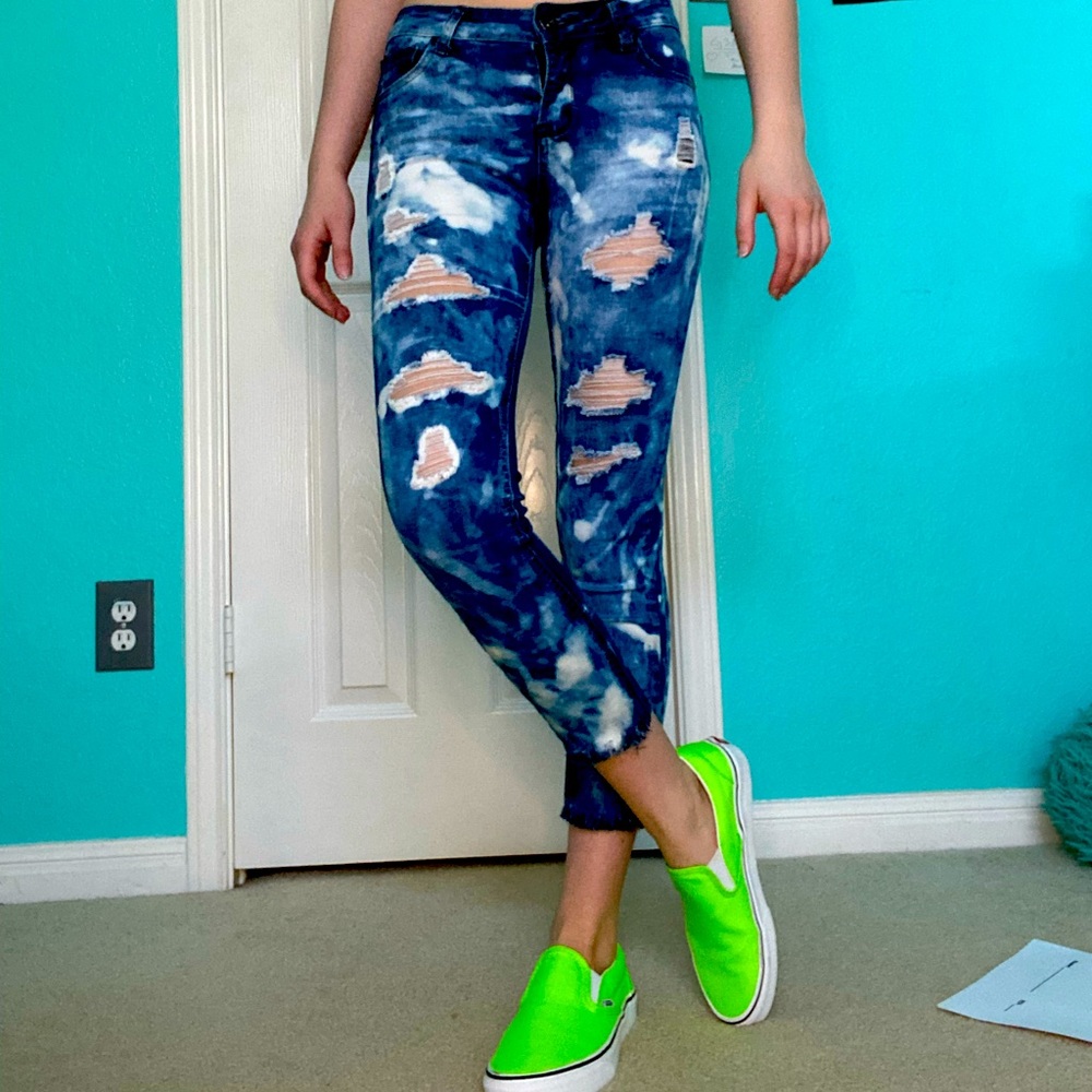Distressed skinny jeans